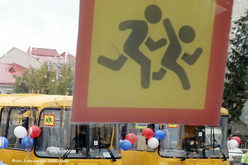 Курганская школа №23 получила новый автобус