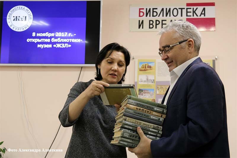 Больше трёх тысяч книг подарили курганцы библиотеке-музею
