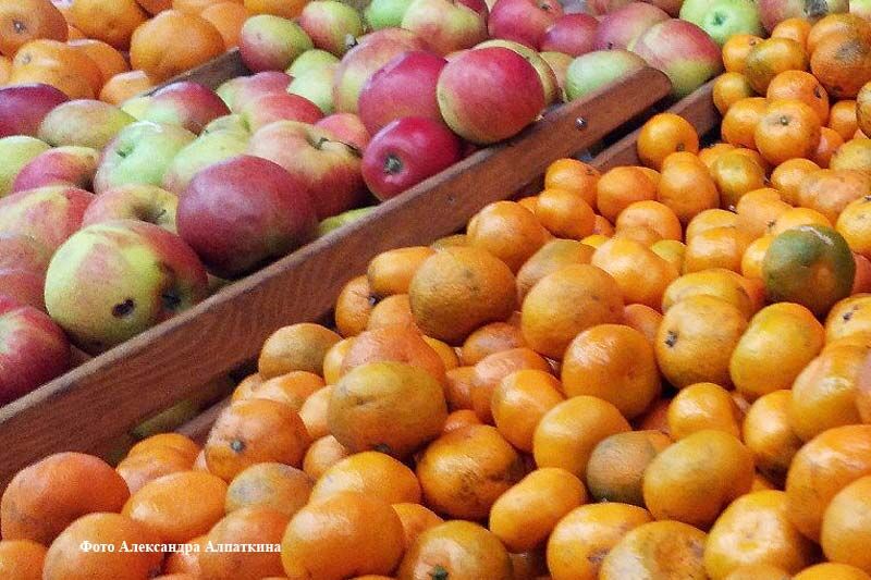 На сто тысяч рублей оштрафованы курганские предприниматели, торговавшие санкционными фруктами