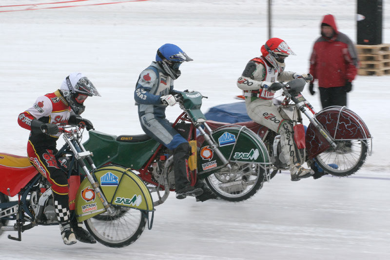 Шадринские гонщики – в финале личного чемпионата страны по ледовому спидвею