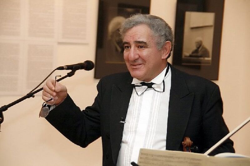 «Я обнимаю вас музыкой»