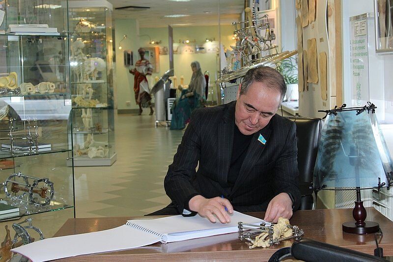 В Кургане казахстанский сенатор был поражен и удивлен