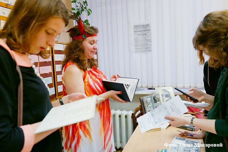 Концерт «Маленького города» на крыльце, литературный спектакль «Сказ о Любви», мастер-классы и викторины