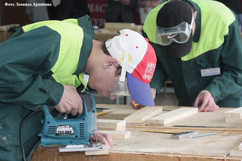 Будущие столяры и строители из Курганской области получили умные устройства Сбера