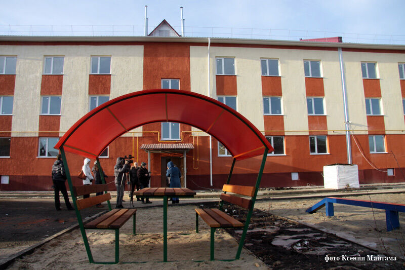 Септик под детской площадкой: жители боятся, что в любой момент обвалится грунт