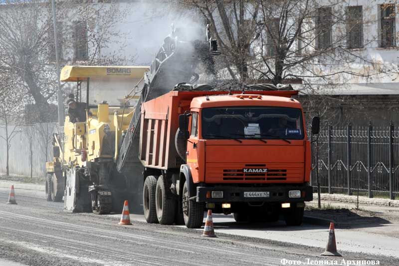 В районе ТЦ «Пушкинский» начали ремонтировать дорогу
