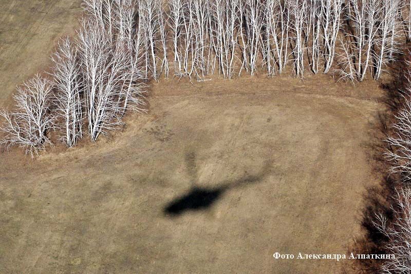 Вертолет МИ-8 МЧС России облетел восточные районы Курганской области