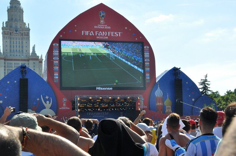 Болеем за наших!