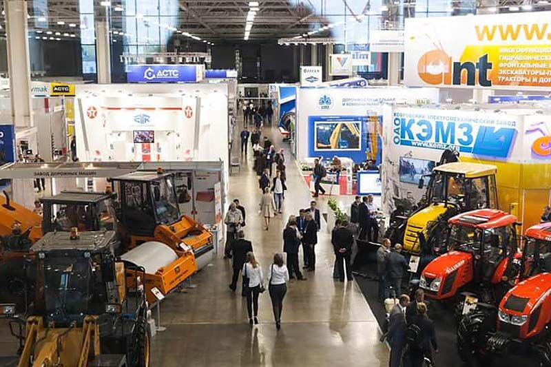 Курганские плавающая гусеничная машина и уникальный мини-погрузчик «Термит 1000» — среди гигантов мировой строительной индустрии