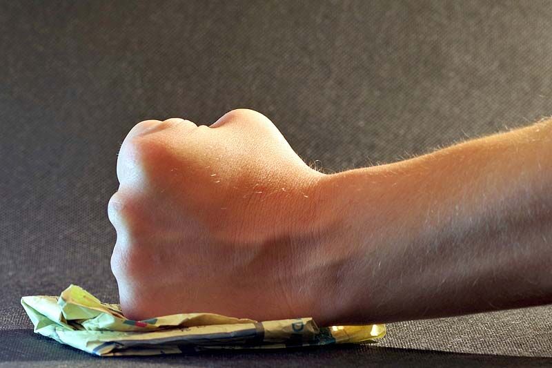 Житель Курганской области проведет три года в колонии строгого режима за
				истязание ребенка