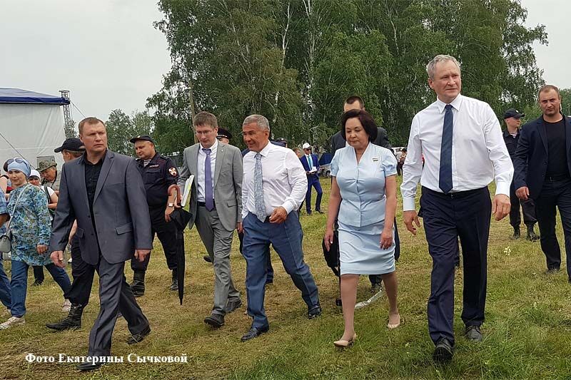 Губернатор Алексей Кокорин и Президент Республики Татарстан Рустам Минниханов посетили национальные подворья Всероссийского сельского Сабантуя