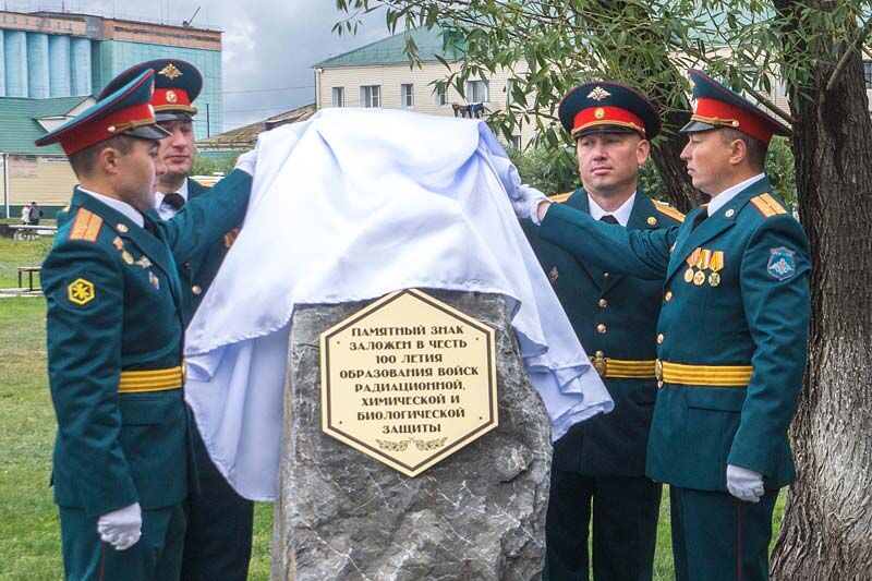 В Щучье в парке Победы открыли памятный знак