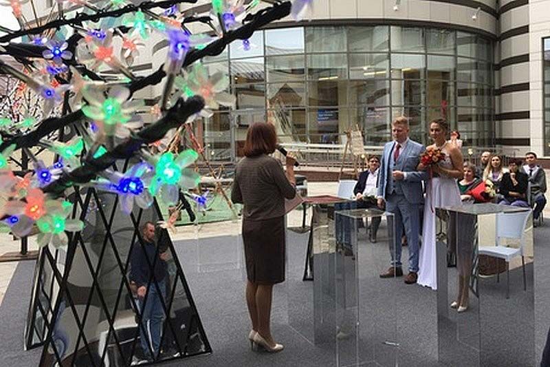 В Тюмени разрешили регистрировать браки в театрах и музеях