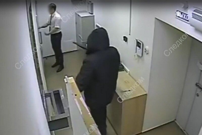 В Кургане осудили мужчину, попытавшегося ограбить банк в 2016 году. Видео