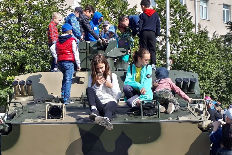 В честь Дня танкиста в Кургане проходит выставка военной техники