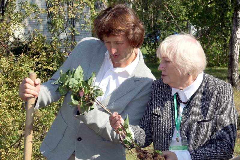 В Центре Илизарова заложили сиреневый сад