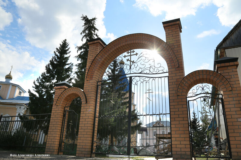 Архиерейское подворье храм Святого Духа в Смолино