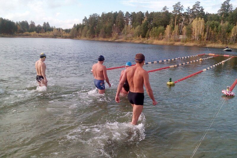 Больше полусотни «моржей» со всего УрФО соревновались на Голубых озерах в Кургане