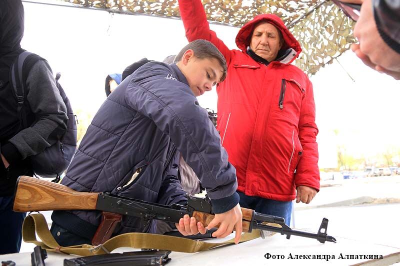 Школьники взялись за автоматы