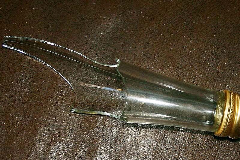 Жительница Кургана напала с разбитой бутылкой на охранника магазина