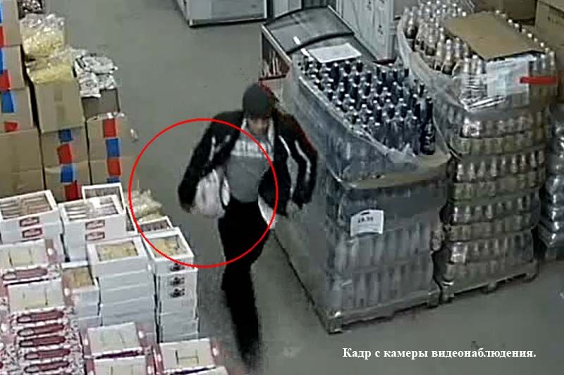 Шадринец почти украл в магазине восьмикиллограмовый окорок. ВИДЕО