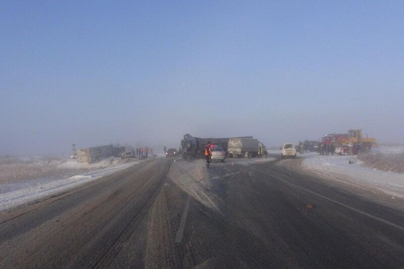 Водитель фуры, спровоцировавший столкновение трех машин, ехал без прав