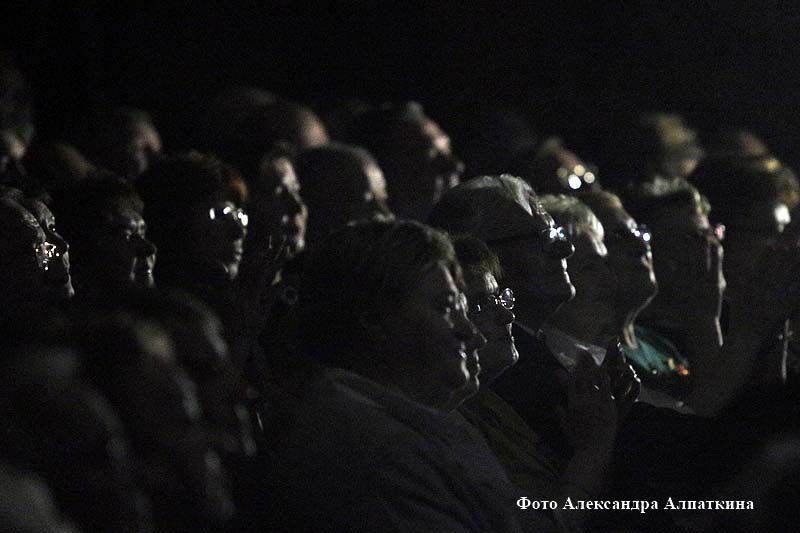 В Шадринске показали «Кавказскую пленницу» незрячим