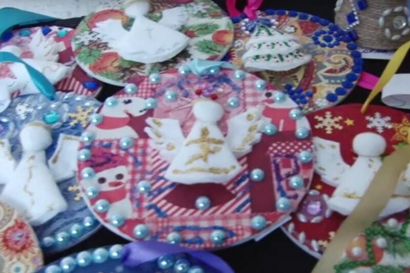 В «Мастерской простодушных людей» встречают Новый год добрыми делами