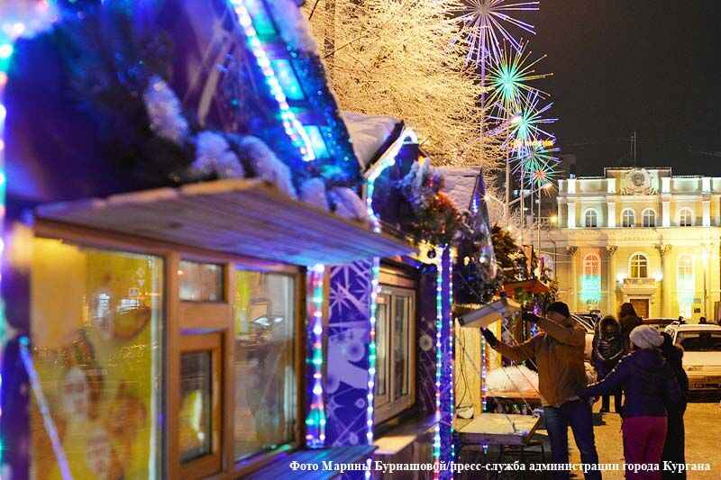 В Кургане с 1 декабря начнется торговля новогодними товарами 