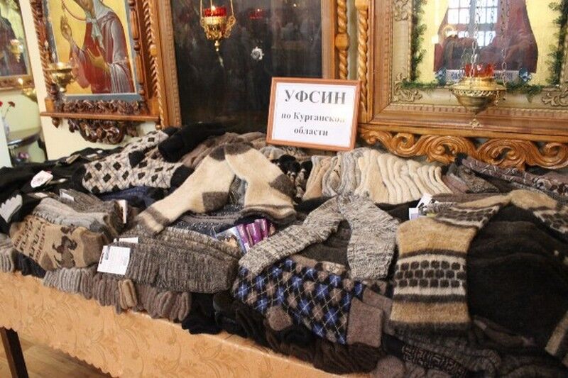 Милосердные зауральцы связали для заключенных 600 пар шерстяных носков