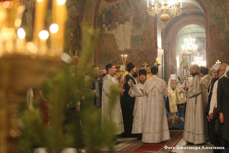 Праздничная служба в Александро-Невском кафедральном соборе