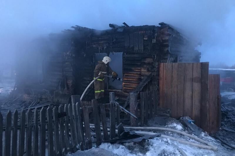 Семье, в которой во время пожара погибли трое детей, окажут материальную помощь