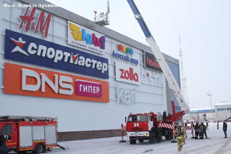Гипер-безопасность: курганские спасатели провели комплексные учения в крупнейшем торговом центре