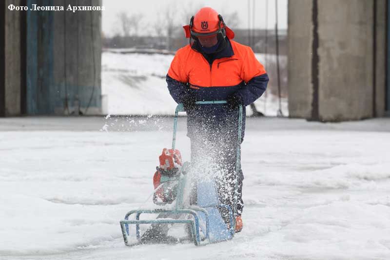 В Кургане в начале марта распилят лед на Тоболе