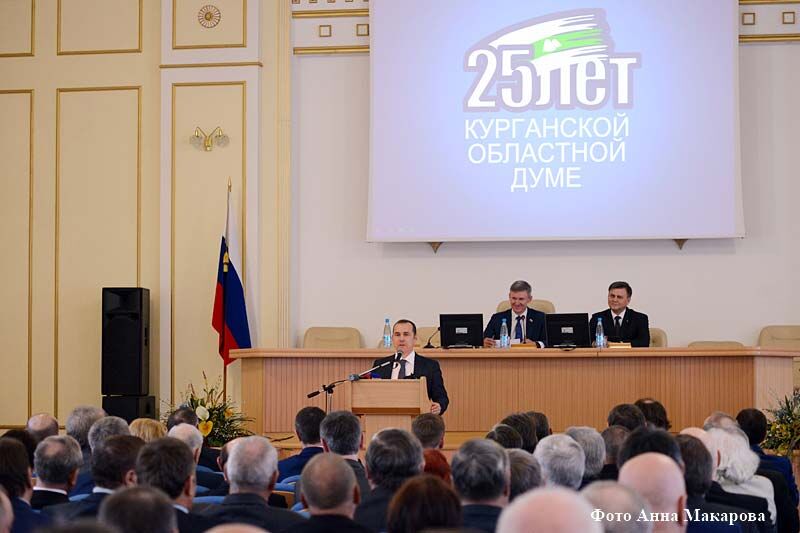 Врио губернатора Курганской области Вадим Шумков подарил депутатам драгоценную карту