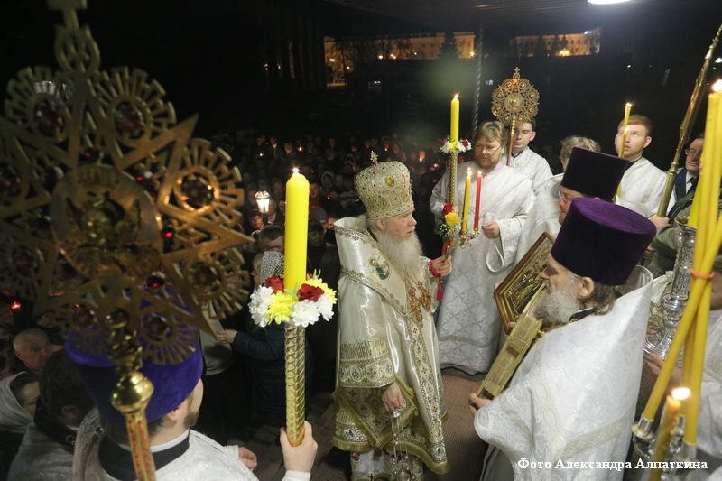 Митрополит Курганский и Белозерский Иосиф провел праздничную службу и поздравил прихожан с Пасхой