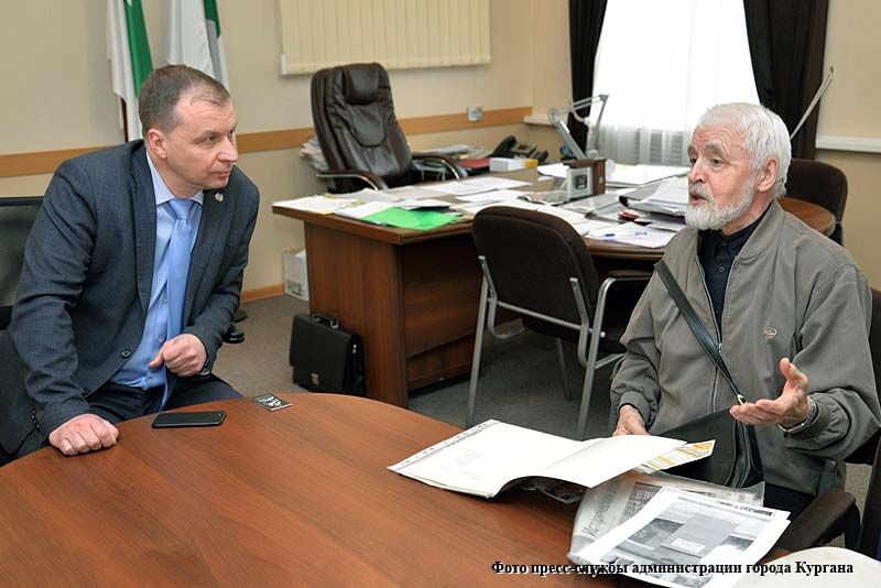 Глава Кургана Андрей Потапов встретился с выдающимся скульптором