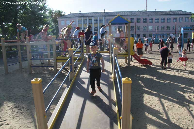 В курганском микрорайоне Северный открылась детская площадка для ребят с ограниченными возможностями здоровья