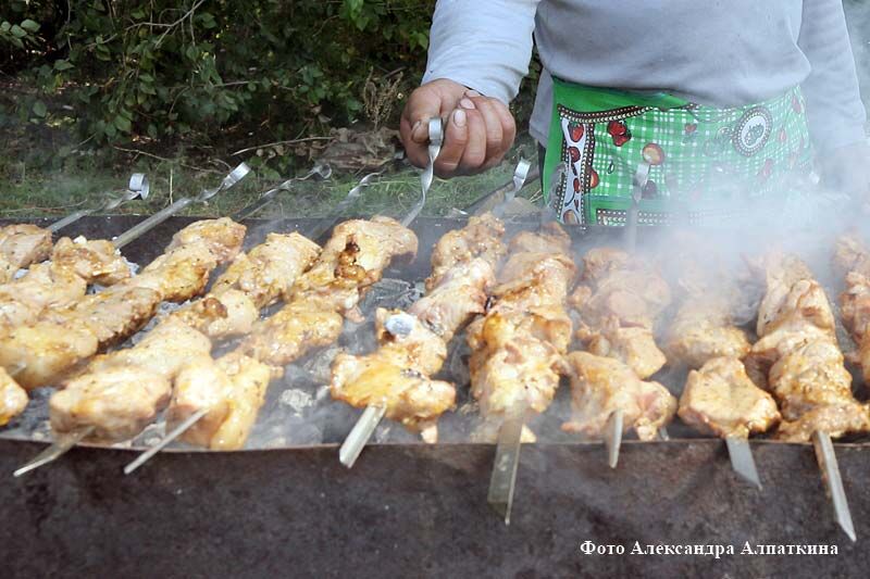 В России опасно покупать шашлык и коньяк
