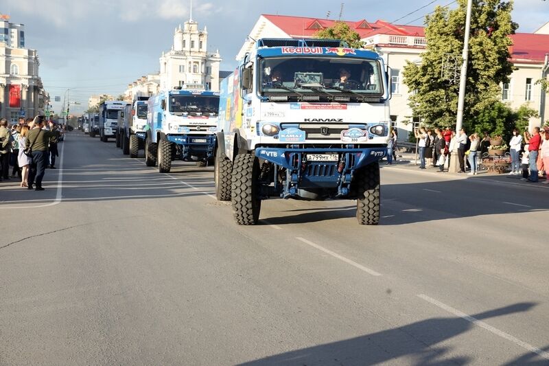 В Кургане сделала остановку известная гоночная команда «КАМАЗ-мастер»