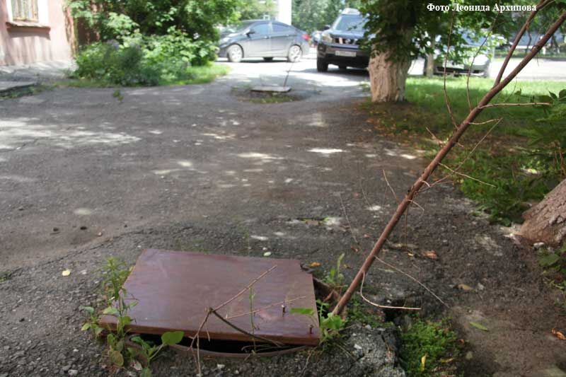 В Кургане ребенок провалился в колодец по проспекту Конституции