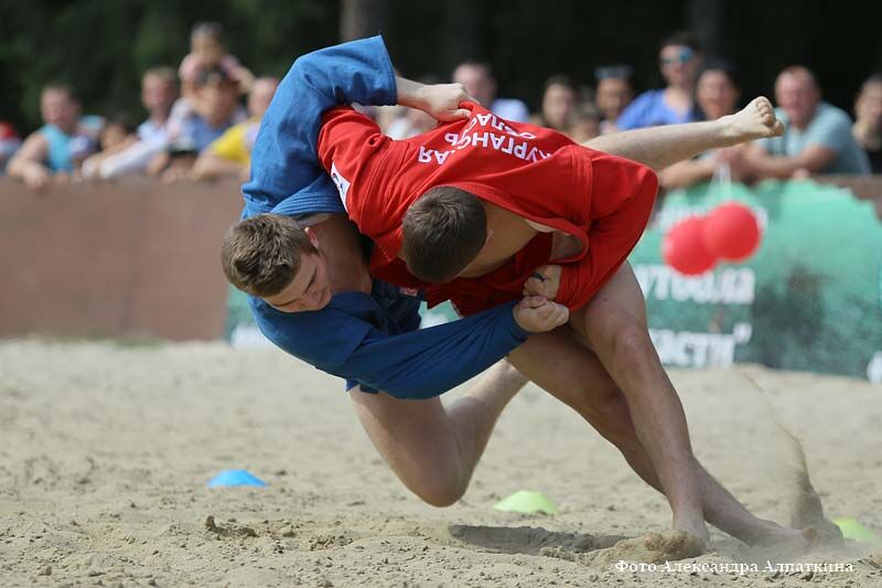 В Кургане впервые состоялся турнир по пляжному самбо
