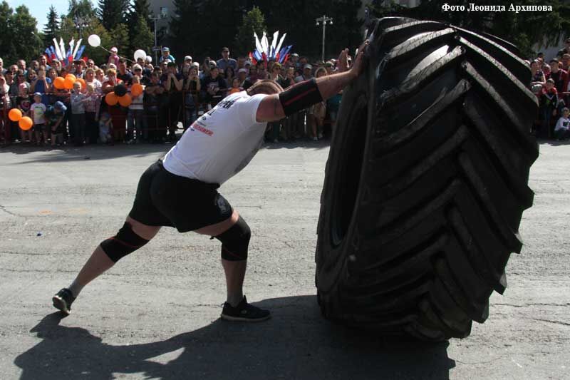 За звание самого сильного человека в Кургане поборются восемь атлетов