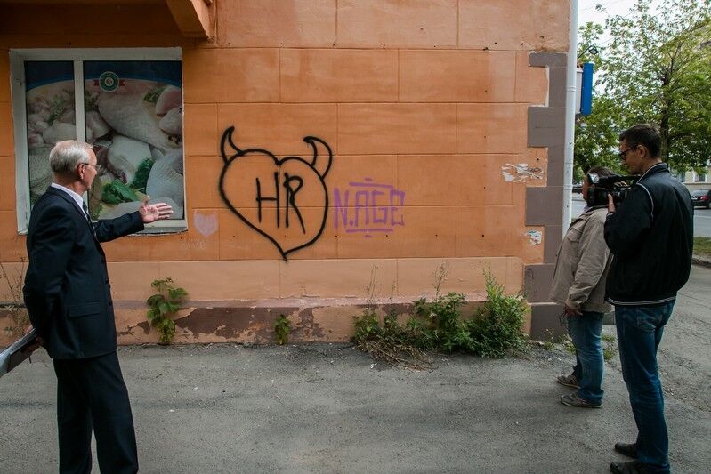 «Санитарный патруль» выявил хулиганские надписи на стенах домов