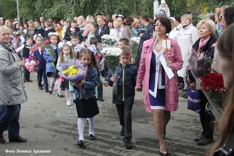 В школах Кургана состоялись торжественные линейки, посвященные Дню Знаний