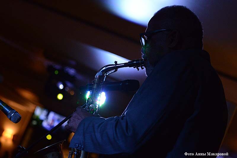 В Кургане выступил «отец» стиля скэт-хоп Джесси Джонс