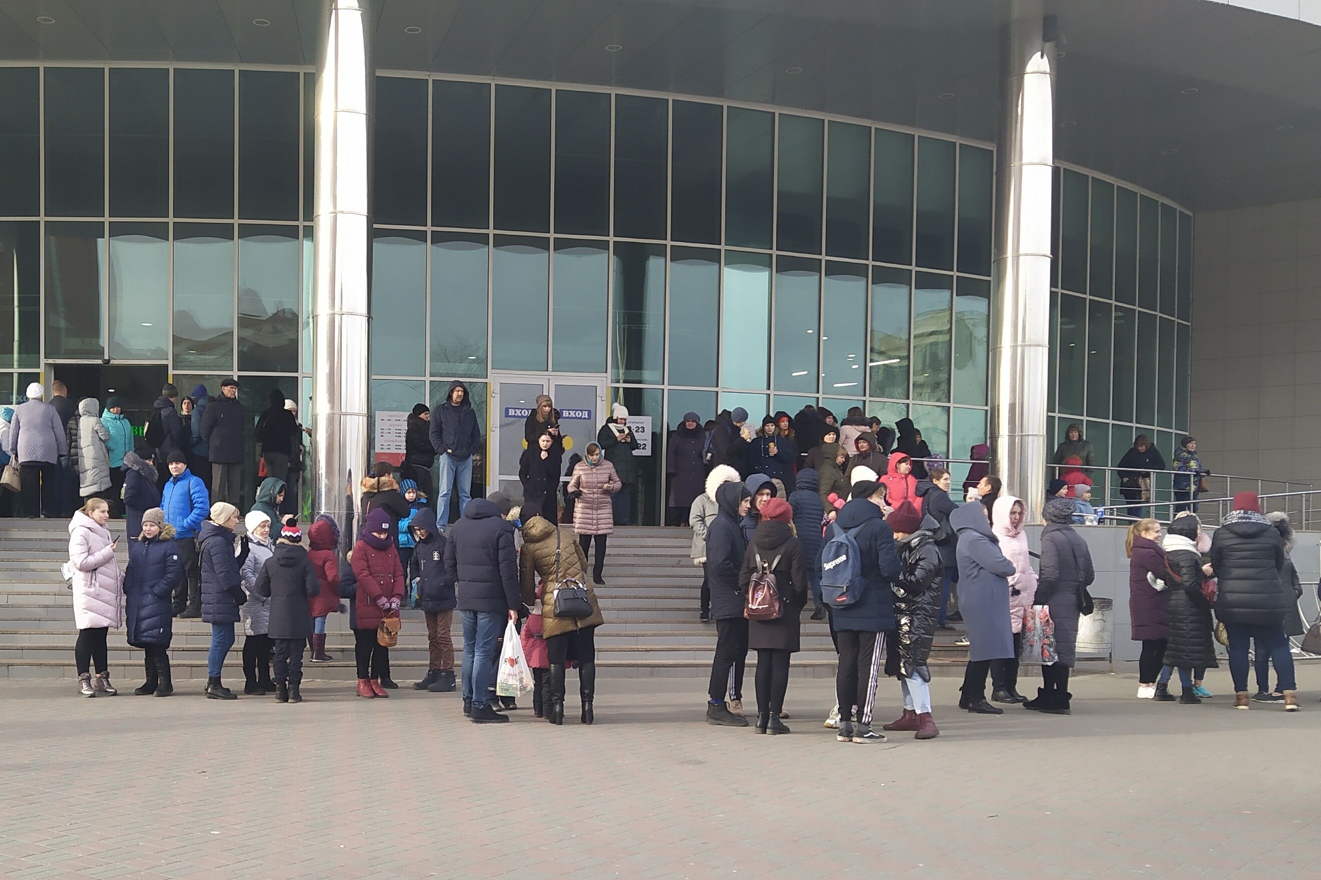 В Кургане эвакуировали торговый центр из-за угрозы пожара