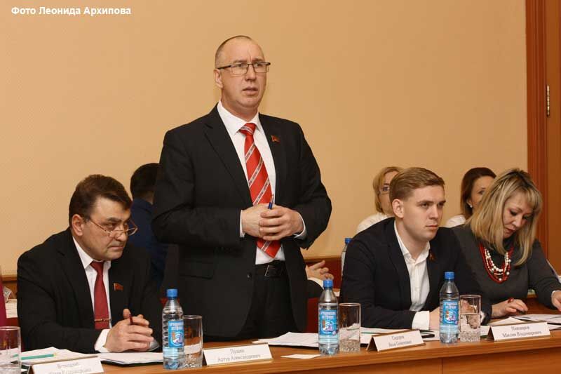 Очередной депутат-коммунист курганской гордумы положил партбилет на стол