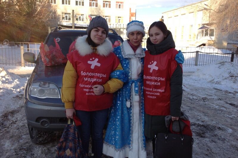 Курганские врачи поздравляют своих пациентов с Новым годом