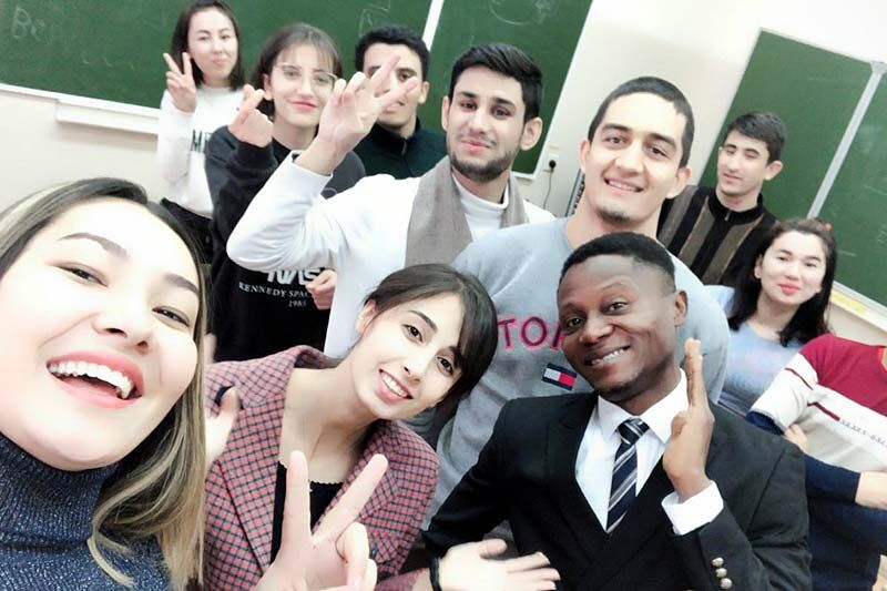 В Кургане иностранцы ведут языковые тренинги